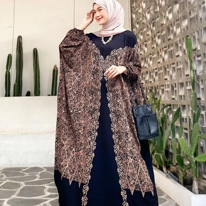 Kaftan Alexa warna Hitam