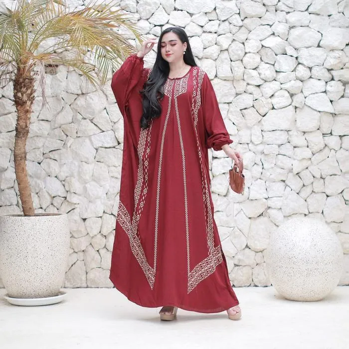Kaftan Karina warna Maroon